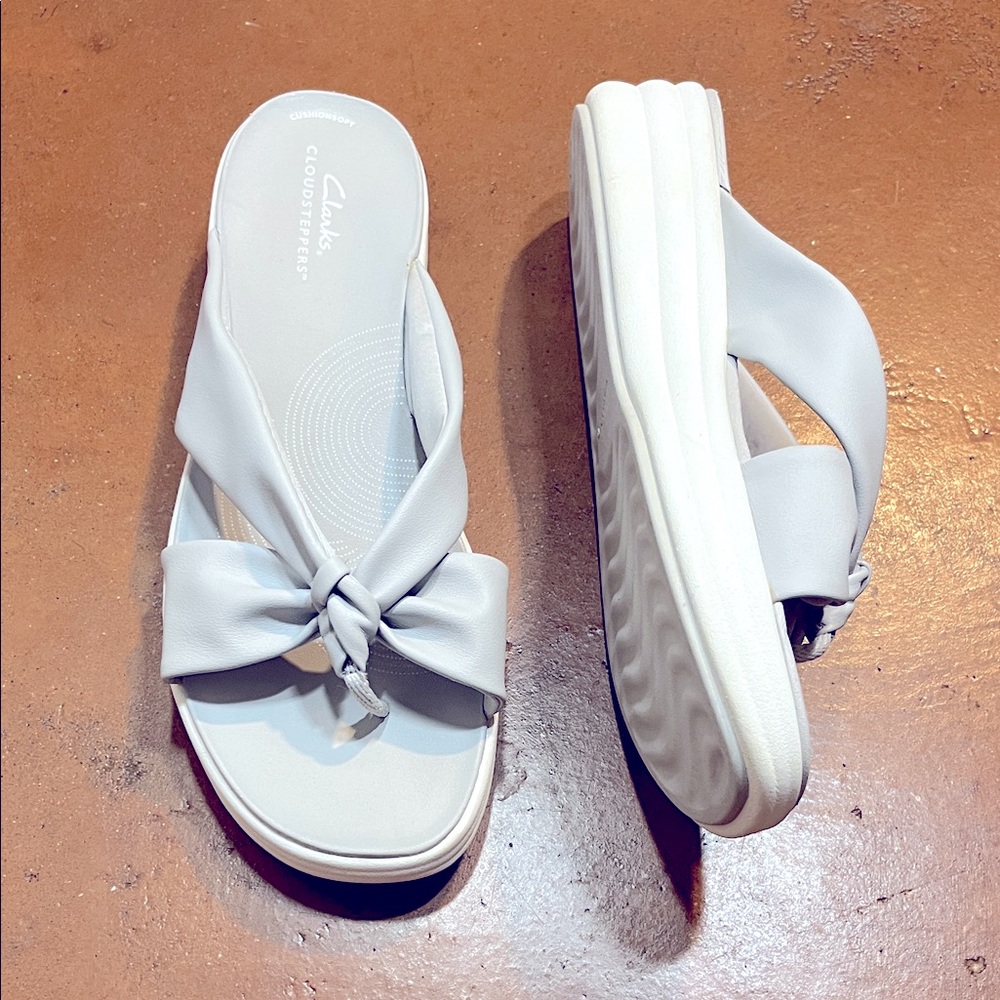Clarks Cloudsteppers Women's 10 Criss Cross Strap Sandals Slip-ons Gray Like New